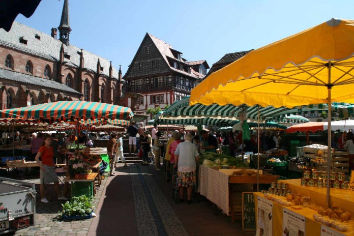 Wochenmarkt in Neustadt an der Weinstraße (Foto: Rolf Schädler)